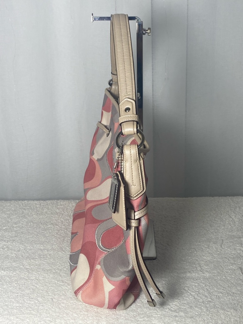 GUC Coach Chelsea Scarf Print Hobo Bag - Picture 2 of 9